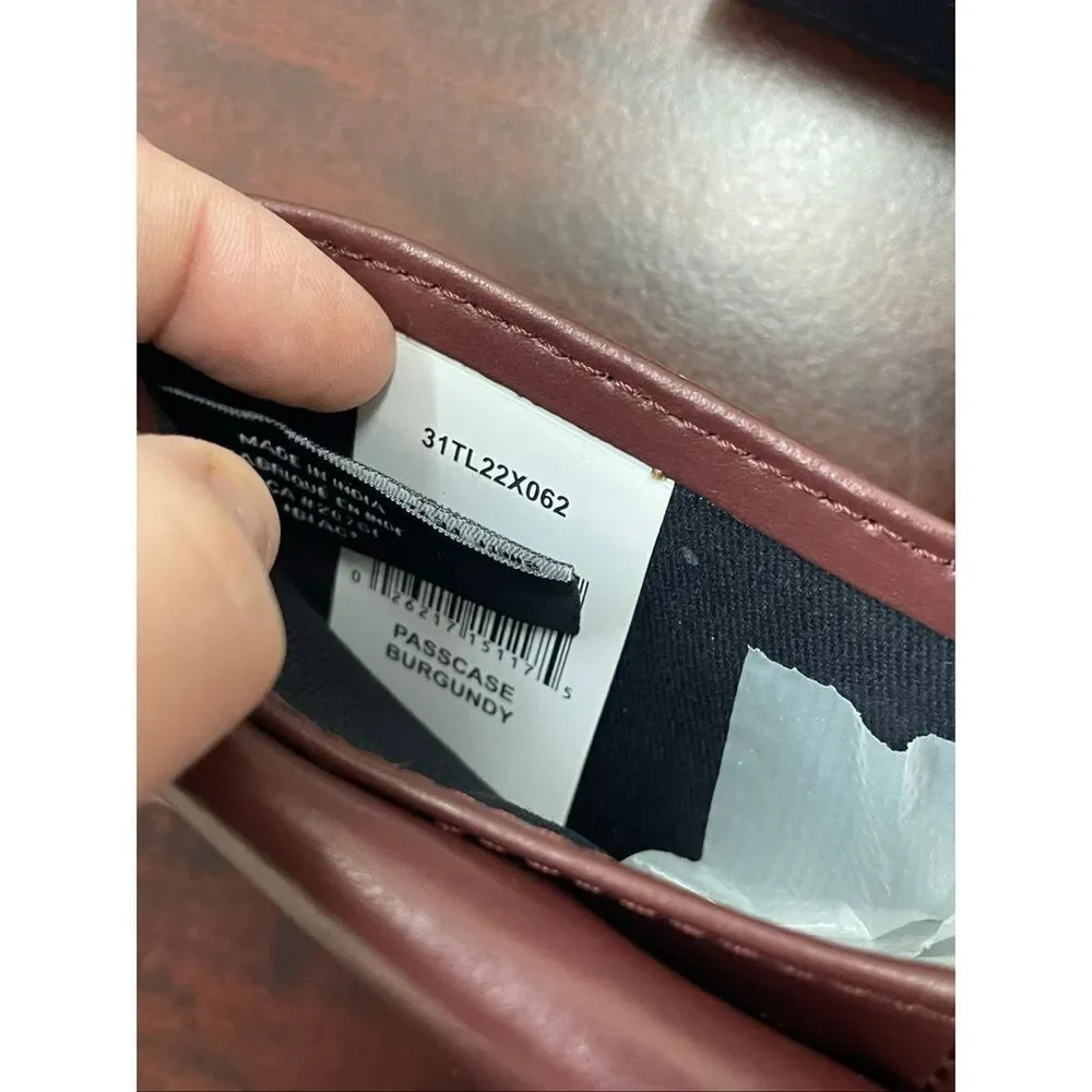 NWT Tommy Hilfiger Leather Passcase Burgundy Mens Fold Wallet